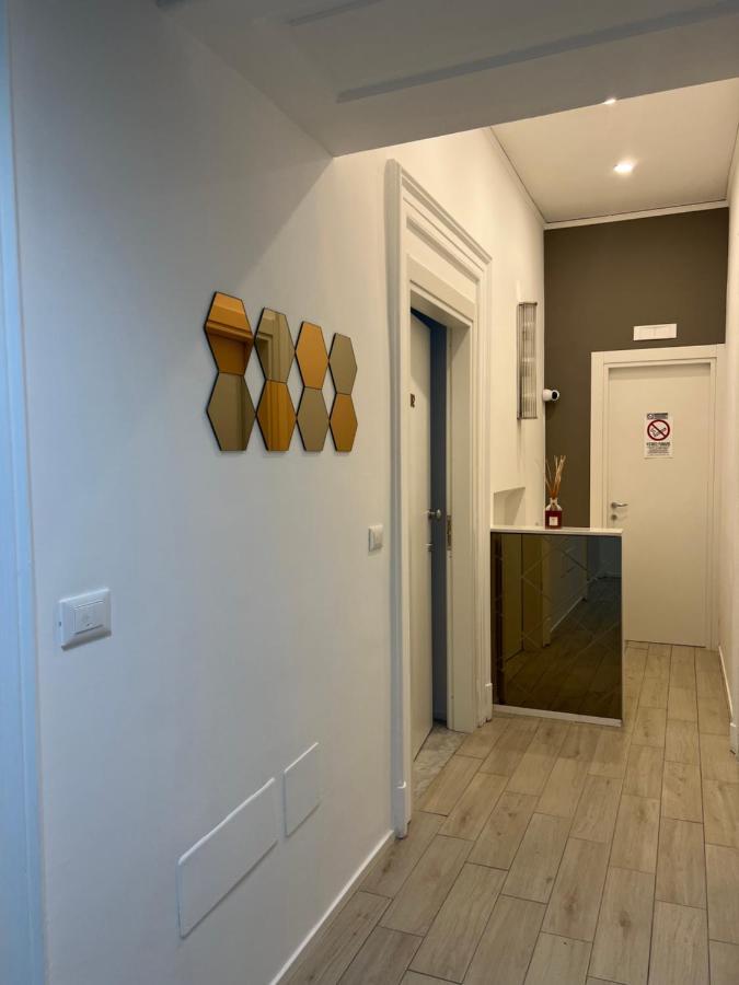 La Piazza Suite Наполи Екстериор снимка