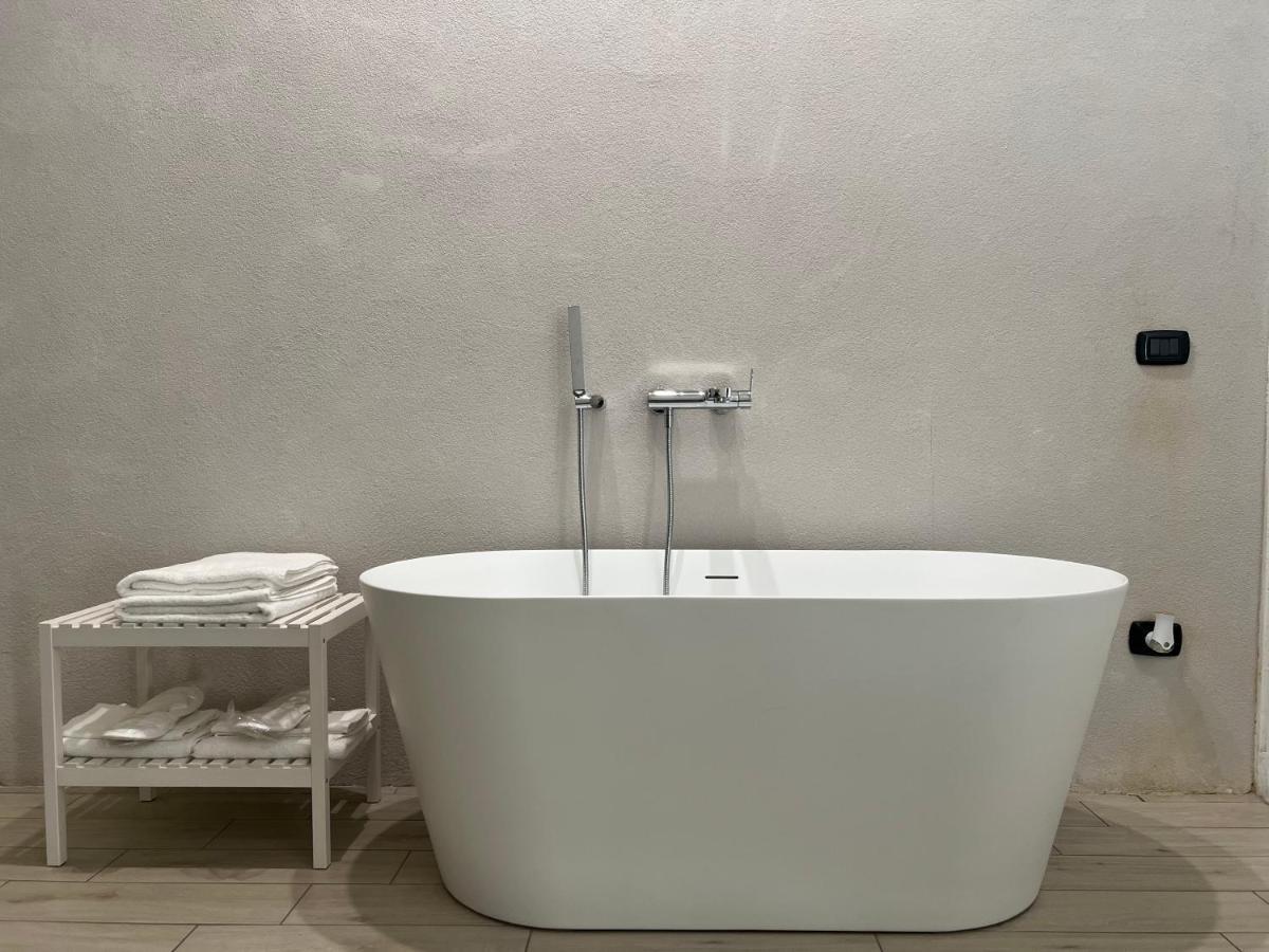 La Piazza Suite Наполи Екстериор снимка
