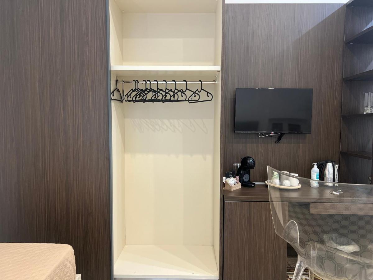 La Piazza Suite Наполи Екстериор снимка