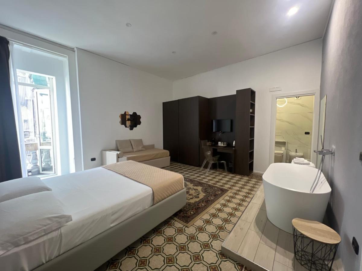 La Piazza Suite Наполи Екстериор снимка