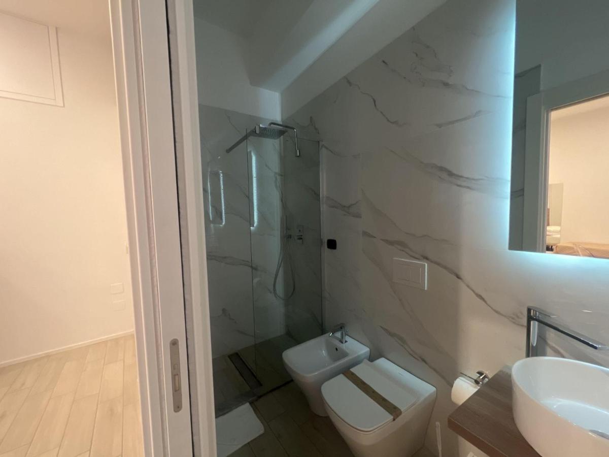 La Piazza Suite Наполи Екстериор снимка