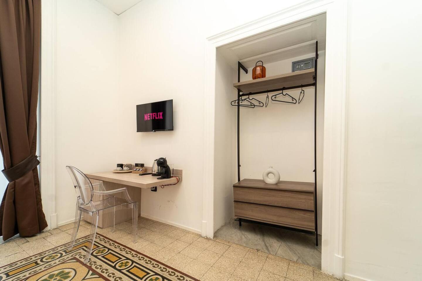 La Piazza Suite Наполи Екстериор снимка