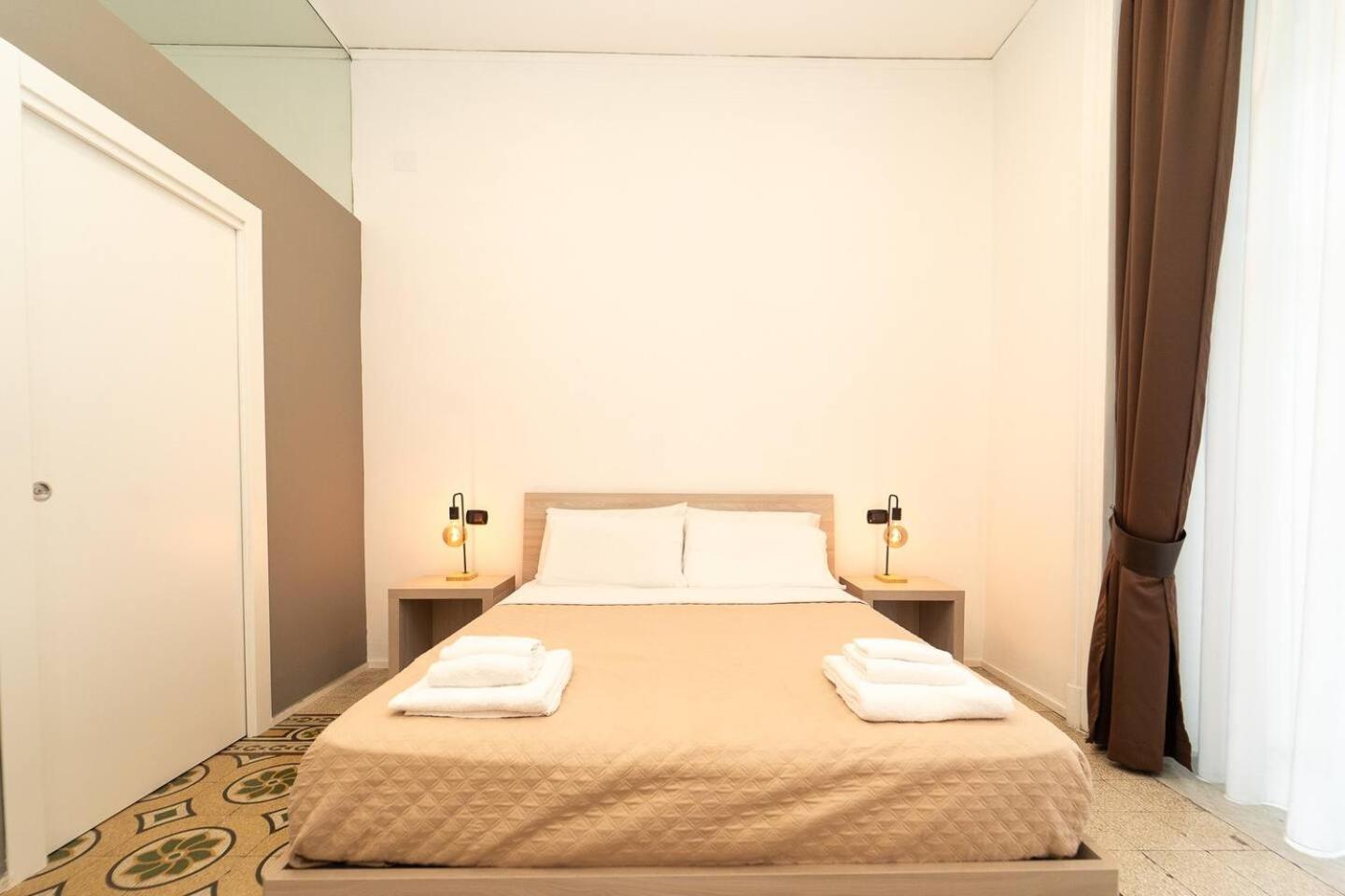 La Piazza Suite Наполи Екстериор снимка