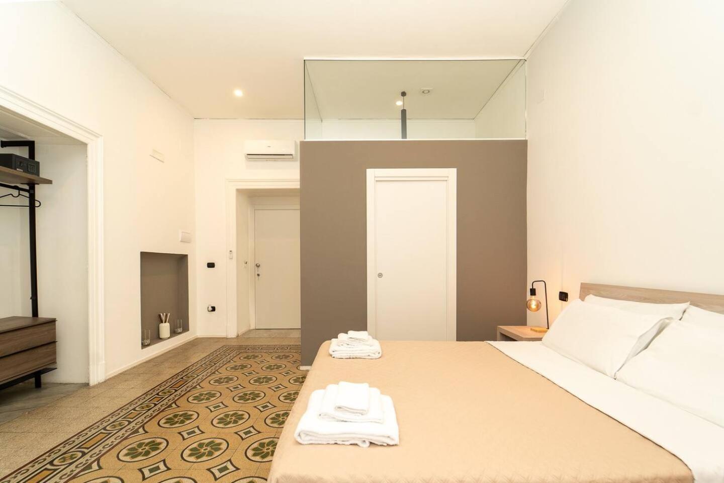 La Piazza Suite Наполи Екстериор снимка