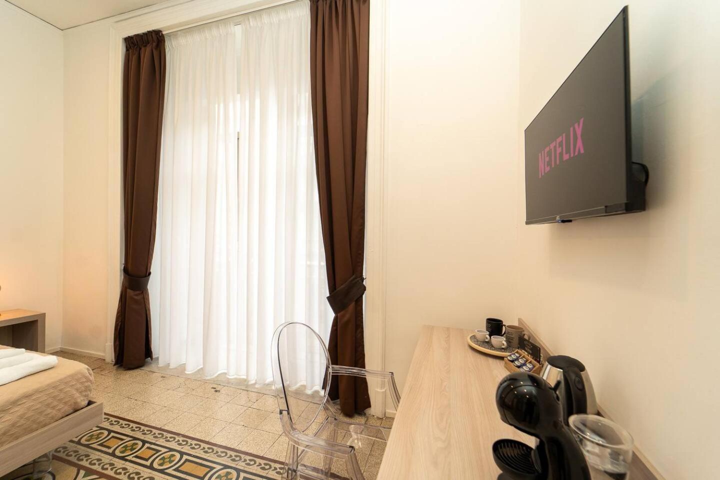 La Piazza Suite Наполи Екстериор снимка