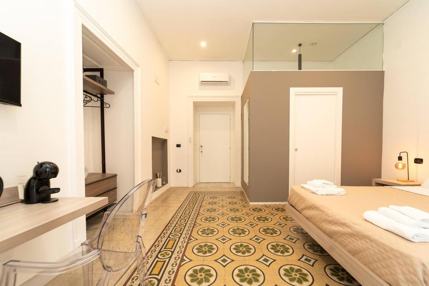 La Piazza Suite Наполи Екстериор снимка
