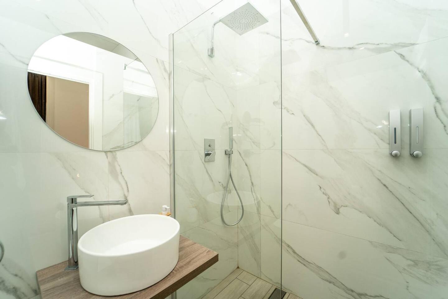 La Piazza Suite Наполи Екстериор снимка