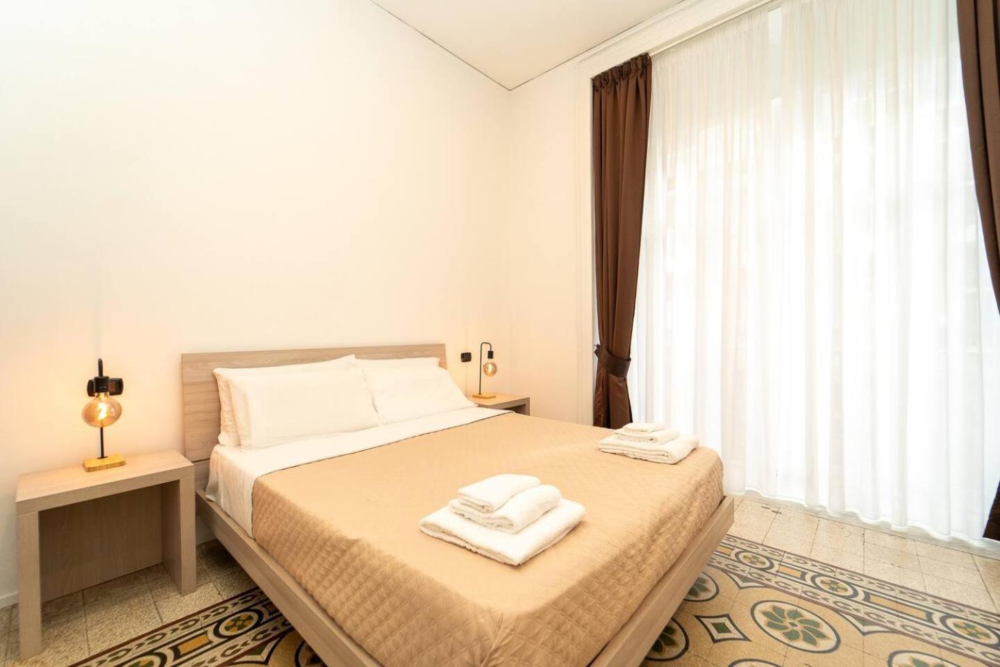 La Piazza Suite Наполи Екстериор снимка