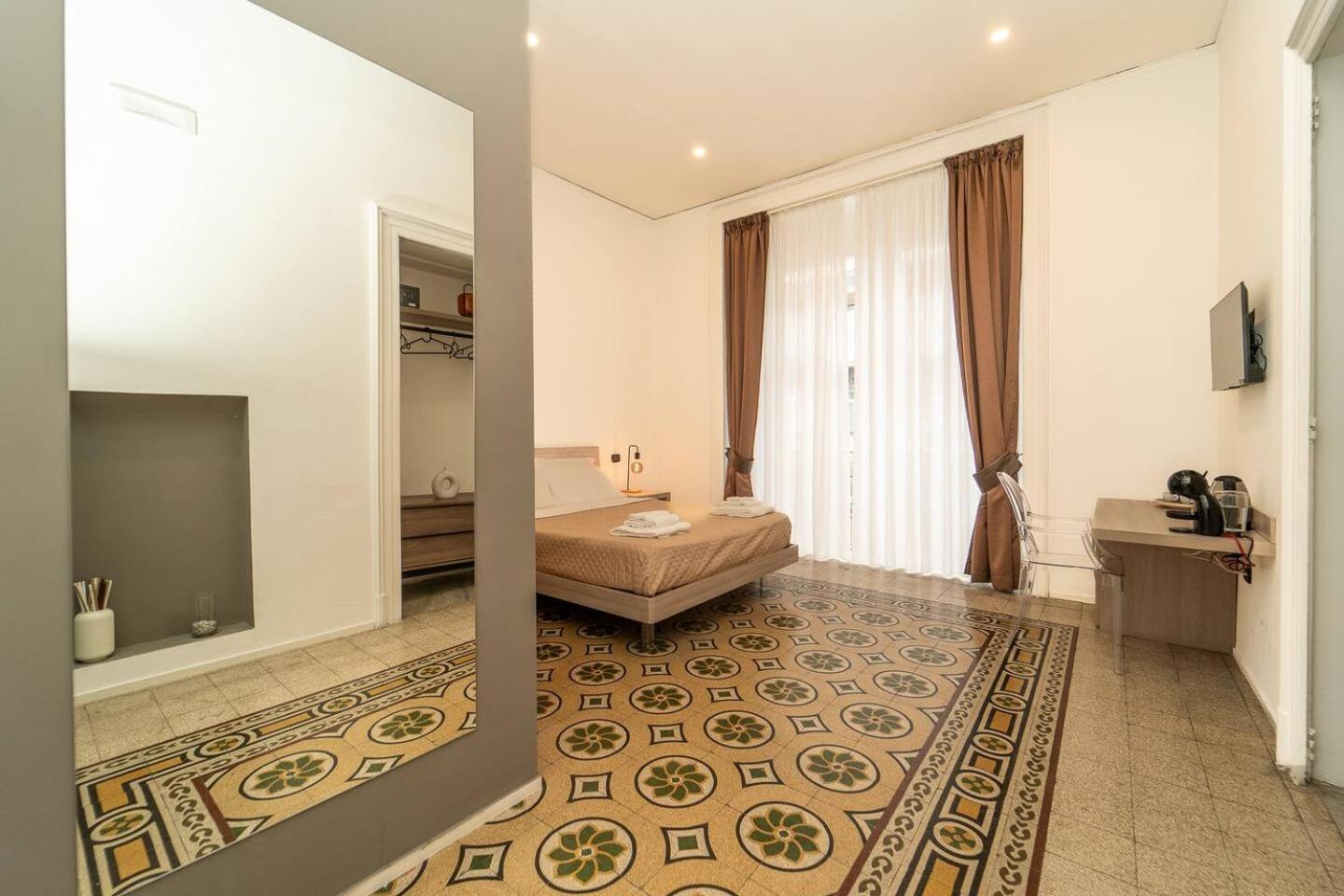 La Piazza Suite Наполи Екстериор снимка