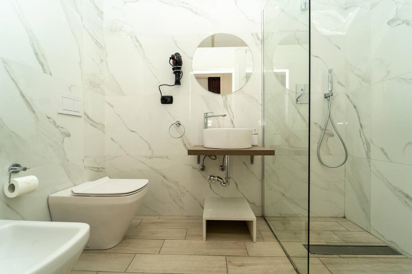 La Piazza Suite Наполи Екстериор снимка