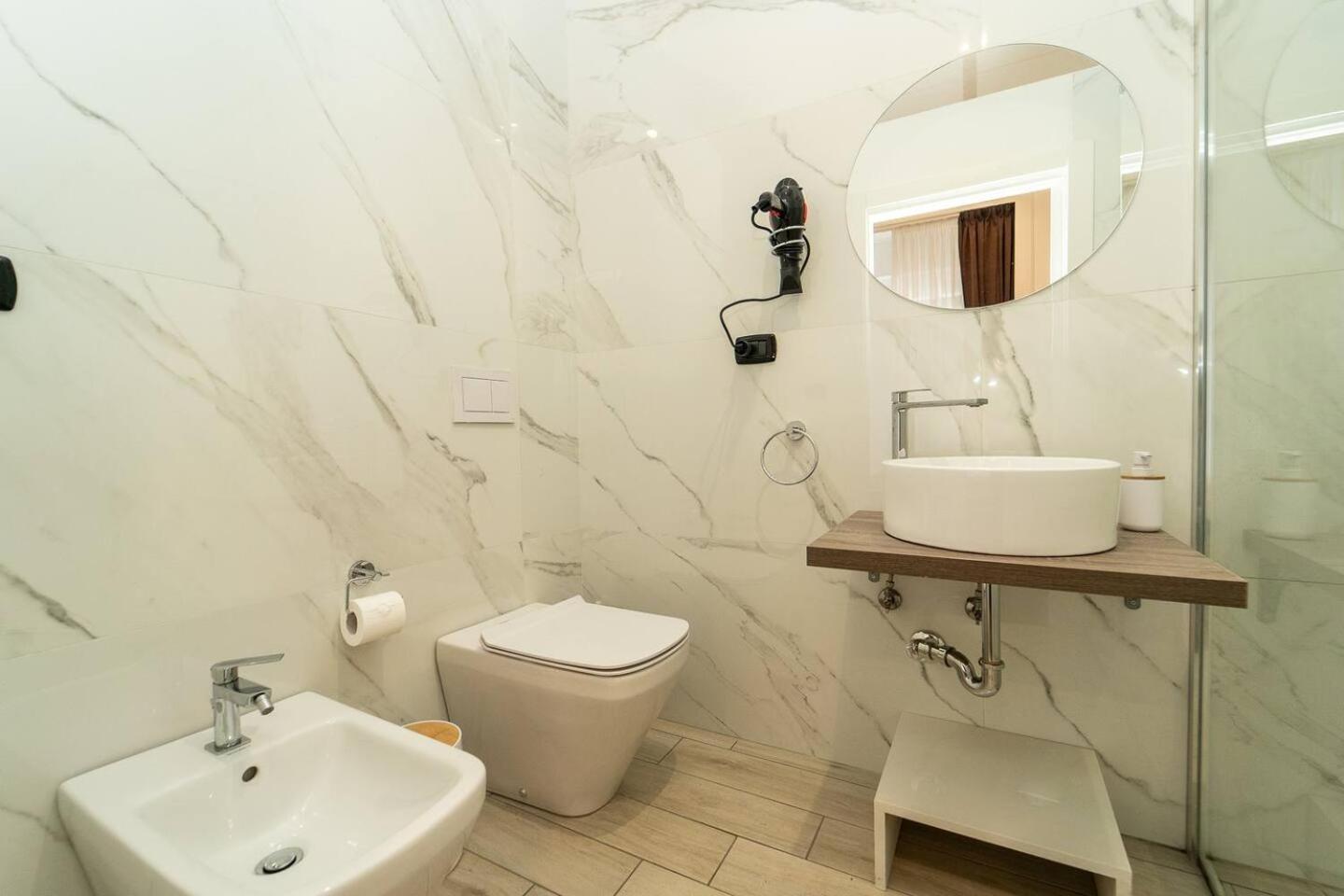 La Piazza Suite Наполи Екстериор снимка