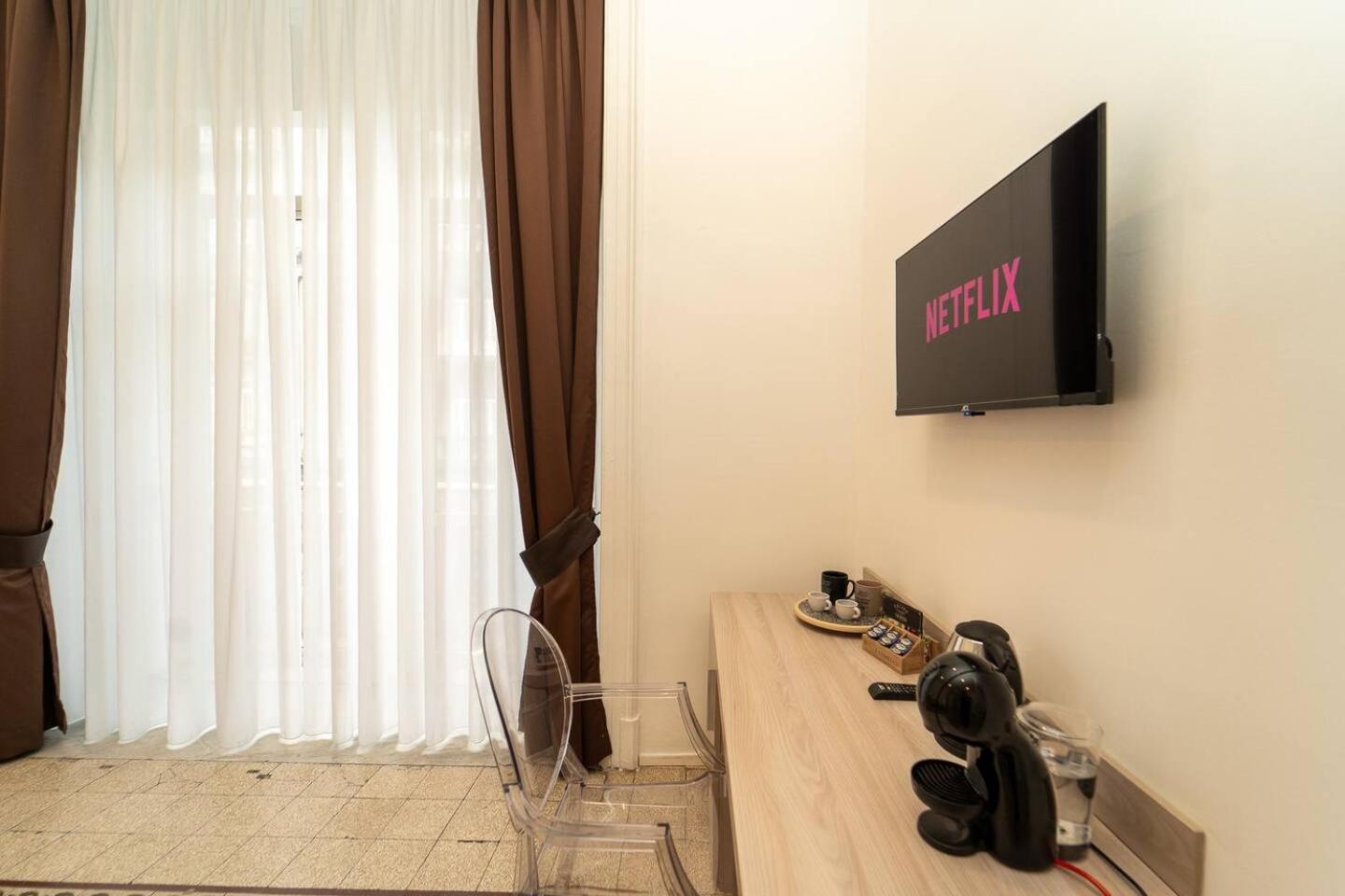 La Piazza Suite Наполи Екстериор снимка