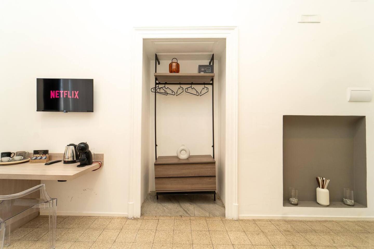 La Piazza Suite Наполи Екстериор снимка