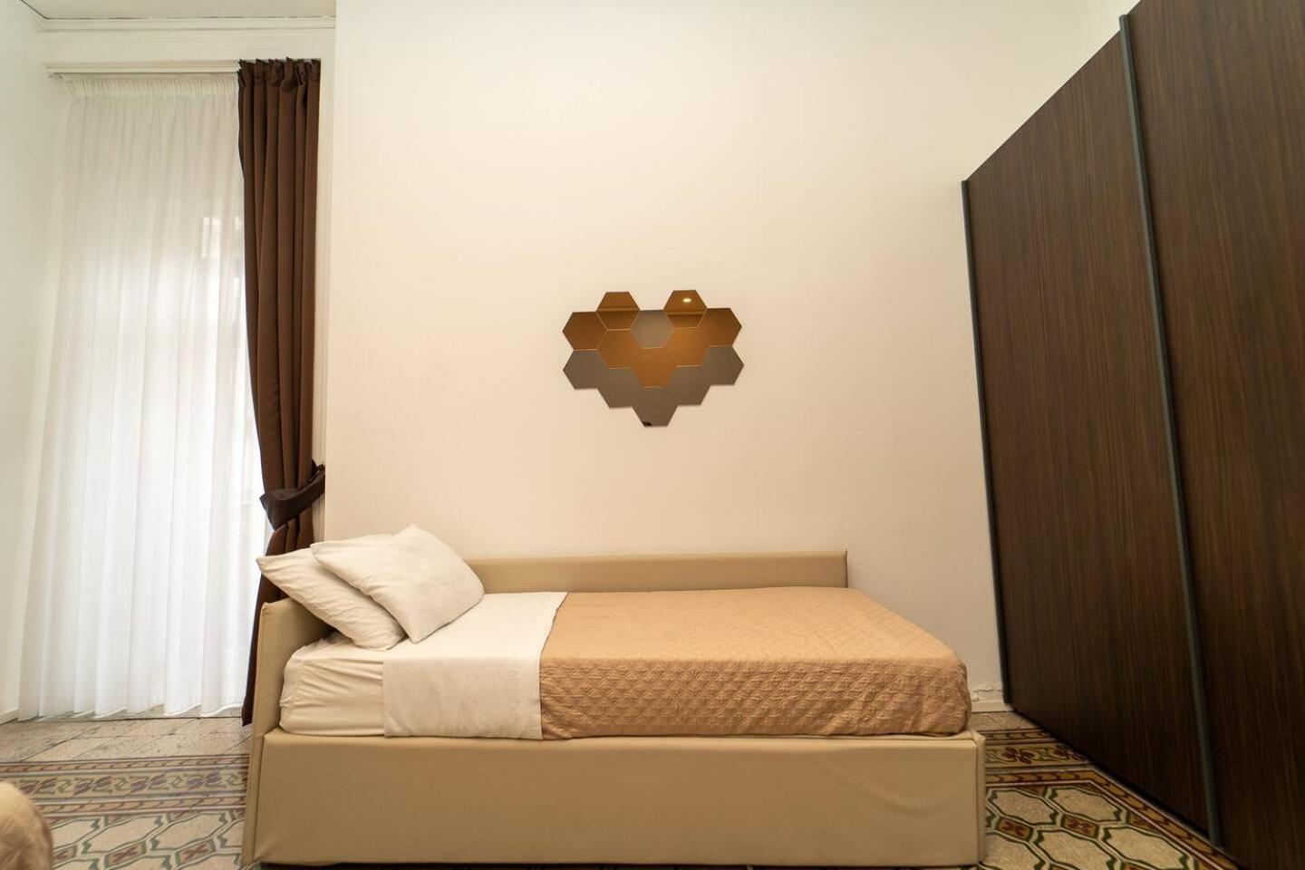 La Piazza Suite Наполи Екстериор снимка