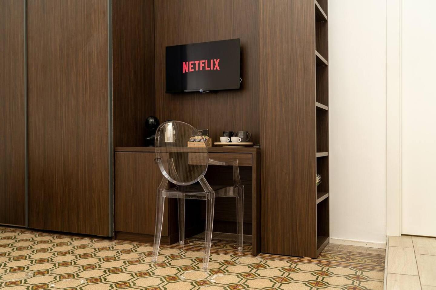 La Piazza Suite Наполи Екстериор снимка