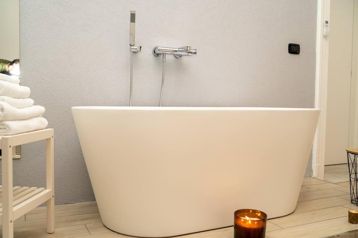 La Piazza Suite Наполи Екстериор снимка