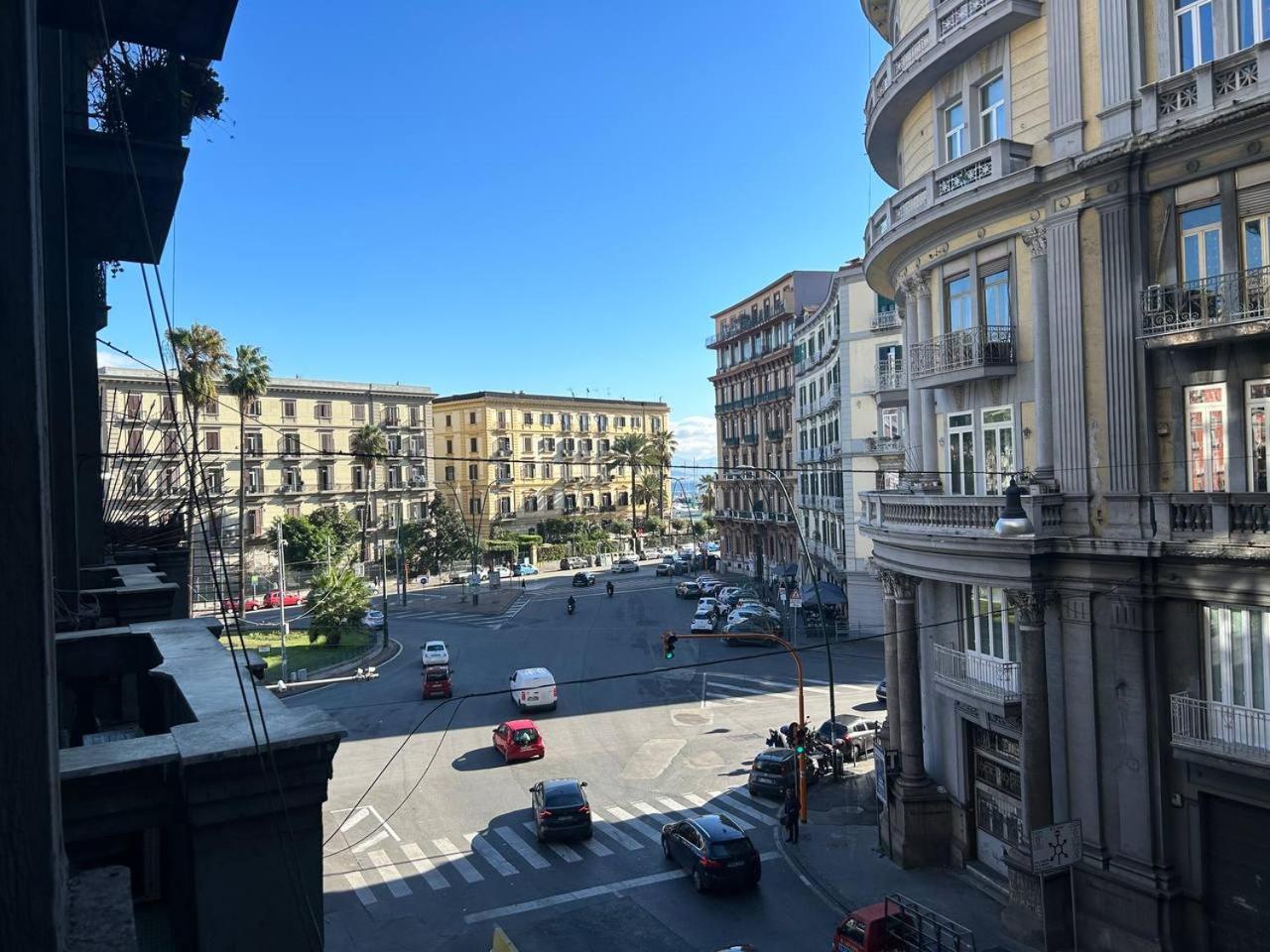 La Piazza Suite Наполи Екстериор снимка
