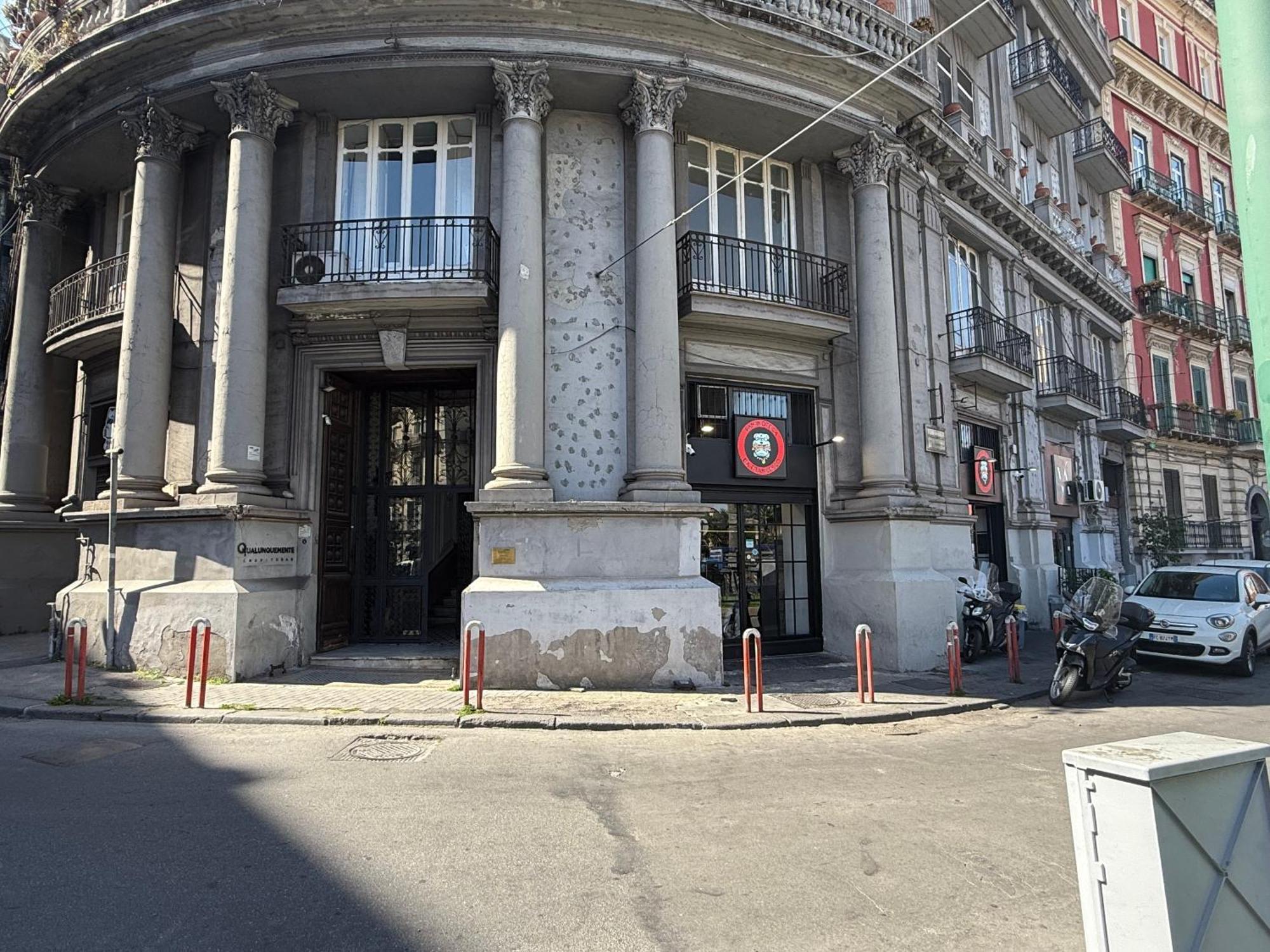 La Piazza Suite Наполи Екстериор снимка